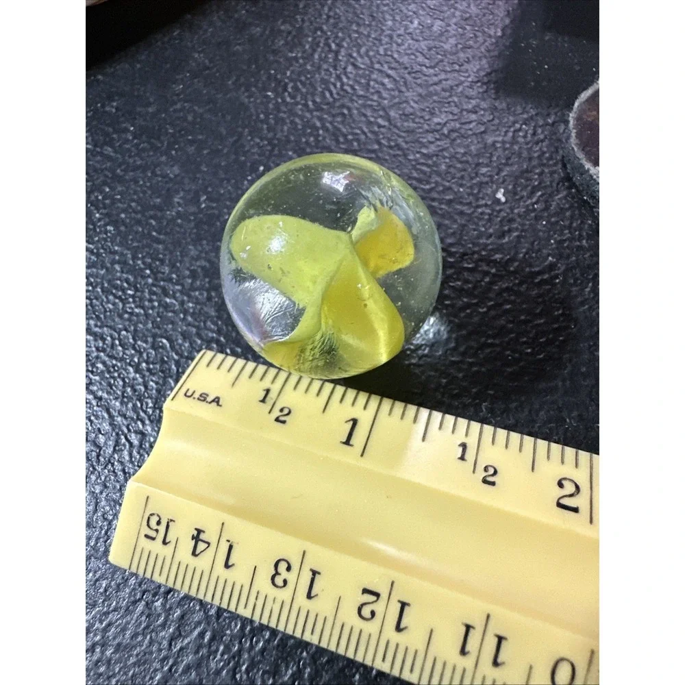 Vintage Cat's Eye Art Glass Marble Collectible Yellow Banana Peach Flower Vein‎